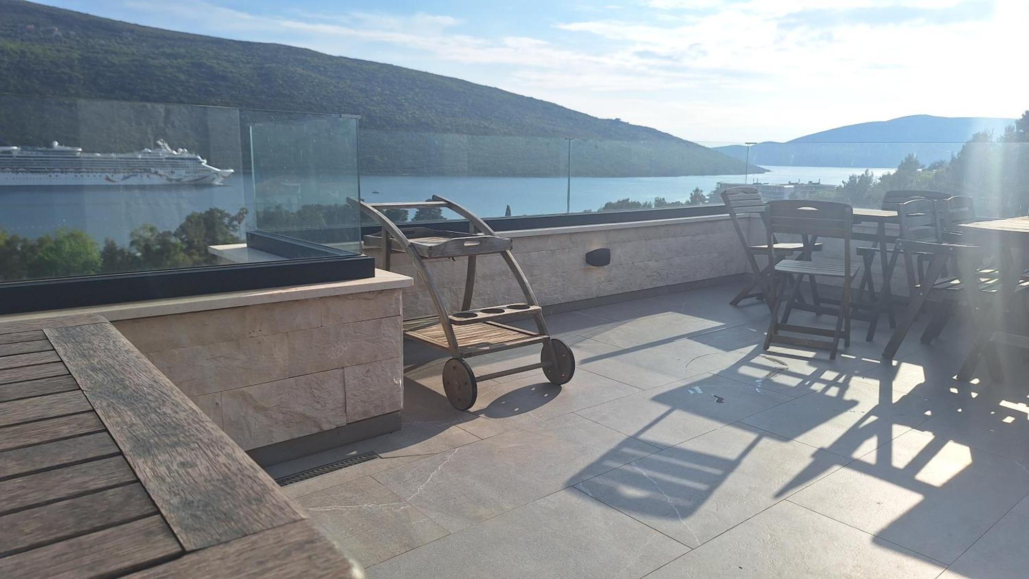 Porto Vista Penthouse Kumbor Apartment Exterior photo